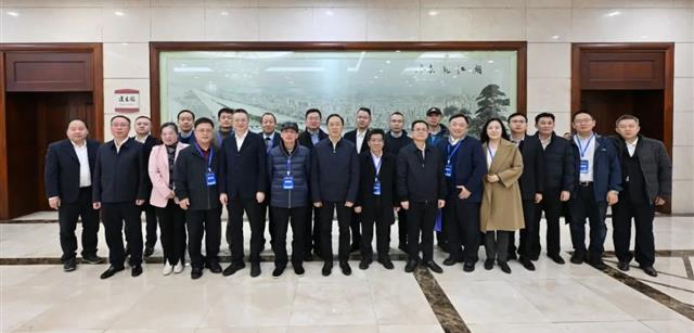 吴桂英主持召开全球研发人才长沙体验日嘉宾会谈，刘钧贻董事长受邀出席并作典型发言