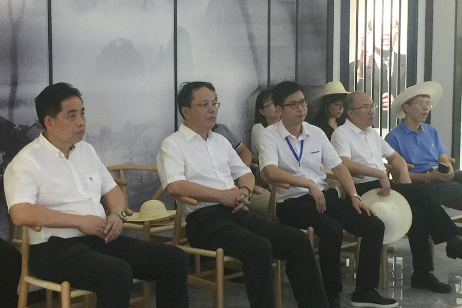 F:\2015-2018年OA文件 电视机媒体播放图设计\2018-OA文件 电视机媒体播放图设计\2018.07.31-中央党校副校长王东京考察调研北京资源亿家集团\04.JPG